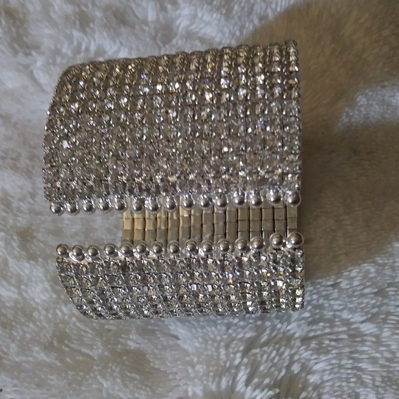 Beautiful Silver Plated15 Row Prong Set Bracelet - Picture 7 of 8